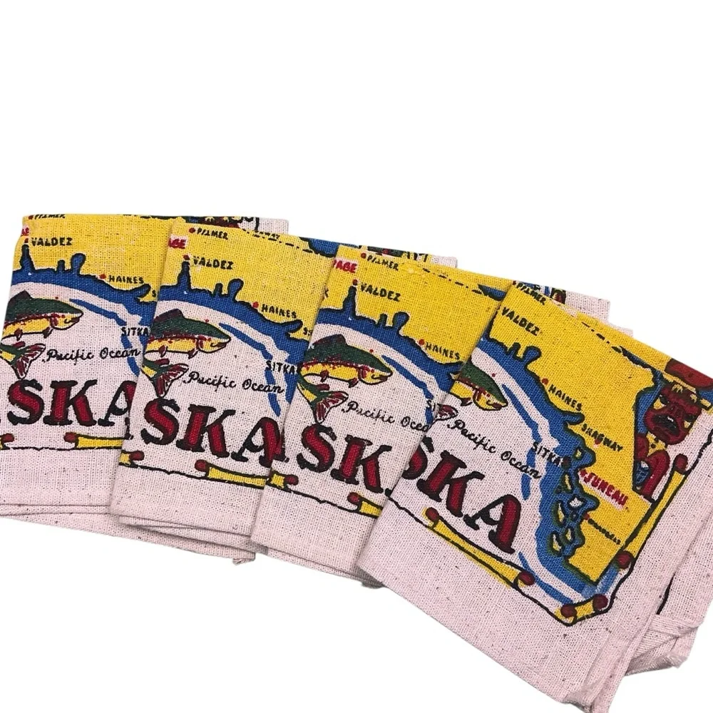 Vintage Alaska State mid-century tablecloth with matching napkins 33 x 34 USA